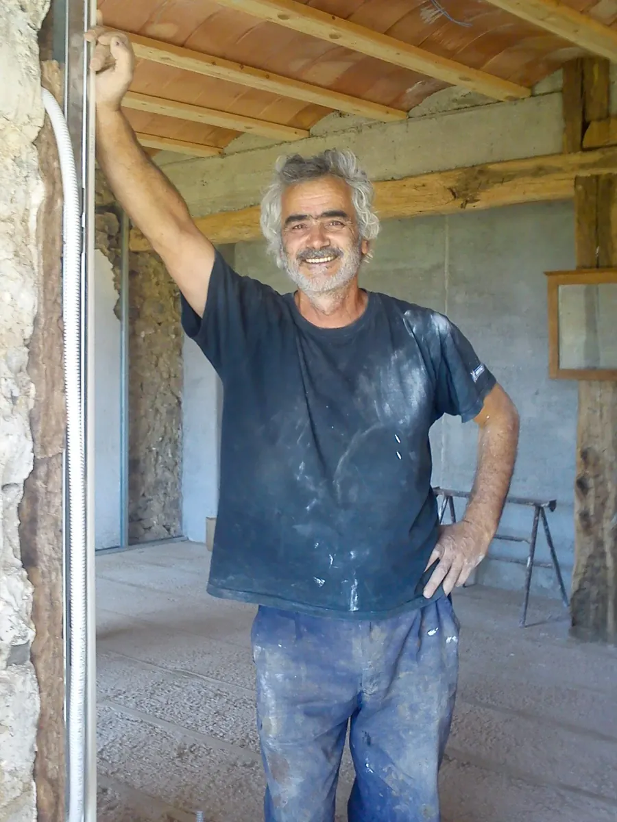 Master builder Alfredo leading the restoration works in Casa de Aja