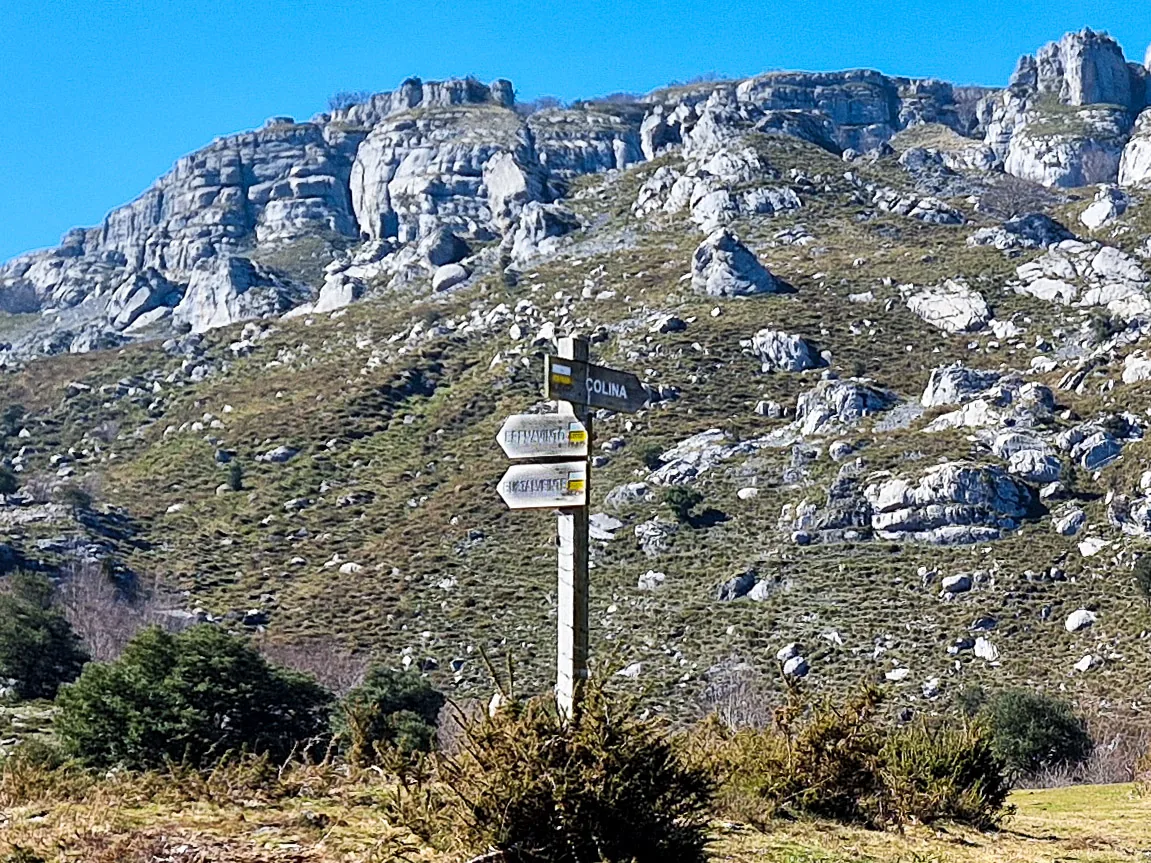 Signposted hiking trails in Valle de Soba