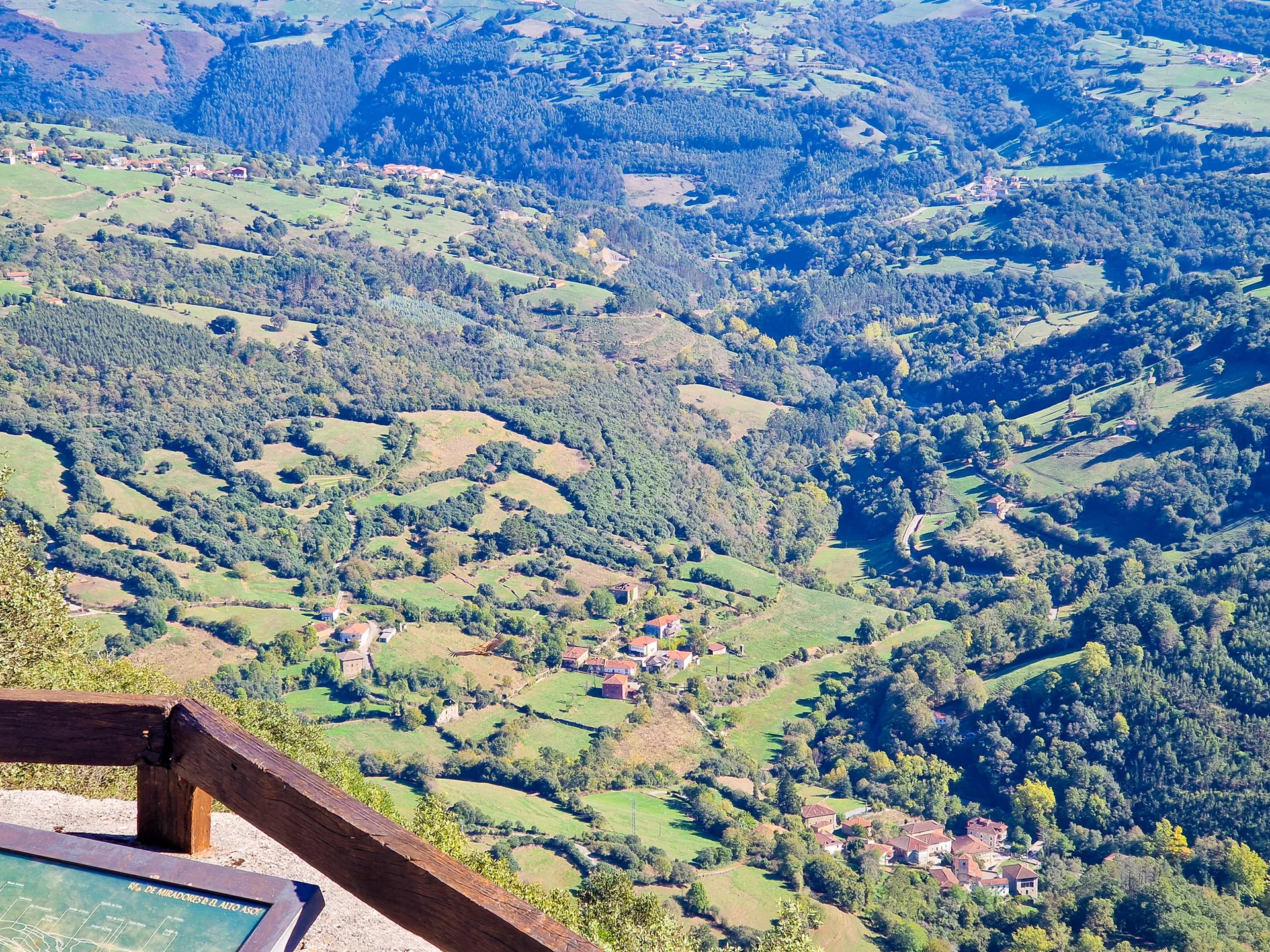 The iconic rock balcony of Mirador de Aja